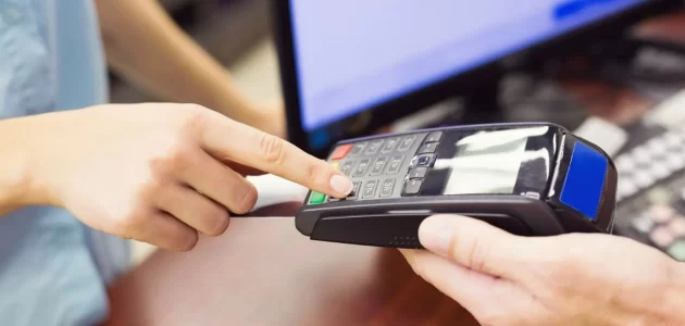 كيفية استخدام جهاز نقاط البيع
