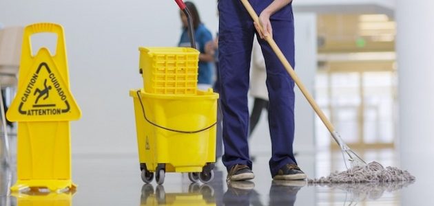 كم راتب عامل النظافة في السعودية