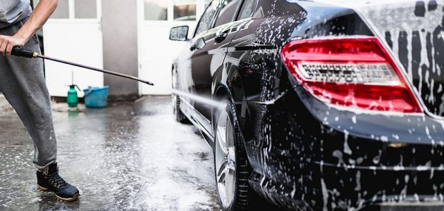 مقارنة بين مغسلة السيارات المتنقلة والأوتوماتيكية والعادية