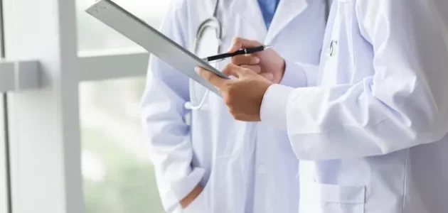 منح لدراسة الطب في السعودية لغير السعوديين