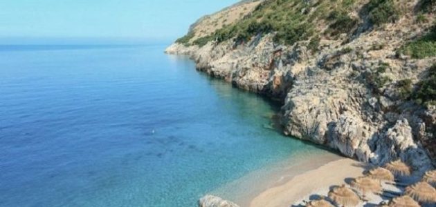 بماذا تشتهر ألبانيا تجاريًا وصناعيًا