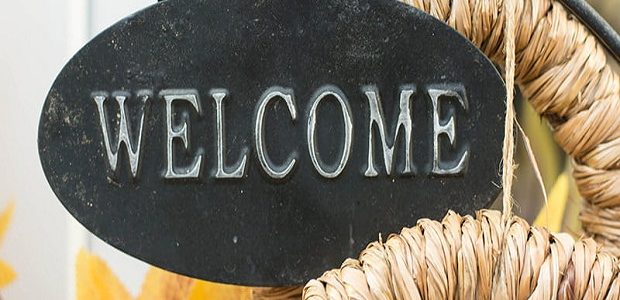 كلمة ترحيب رسمية بالضيوف