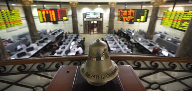 هبوط حاد في مؤشرات البورصة المصرية تحت وطأة ضغوط البيع من الأجانب في ختام الأسبوع