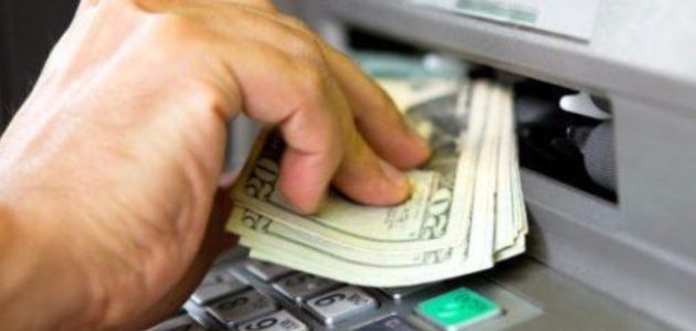 إستخدام ماكينة الصراف الآلي الخاصة ببنك مصر