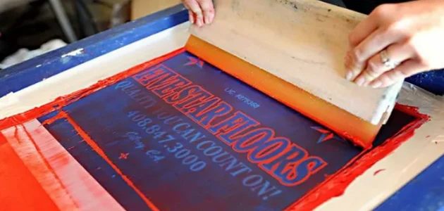 الأدوات المستخدمة عند طباعة الشاشة الحريرية