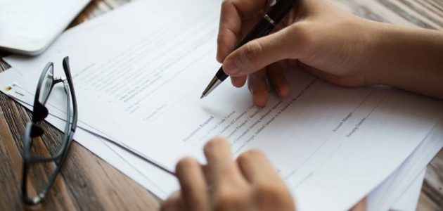 التأكد من صحة عقد العمل في الإمارات