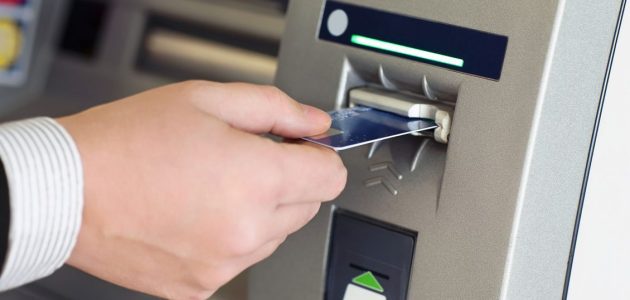 طريقة استرجاع بطاقة الصراف من الماكينة عند سحبها وابتلاعها