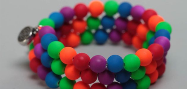 كيفية صنع اكسسوارات لليد بالخيوط