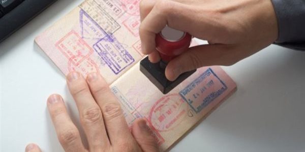 تحويل تأشيرة الزيارة إلى إقامة في الإمارات