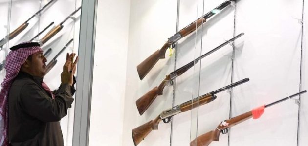 شروط شراء سلاح من معرض الصيد والصقور
