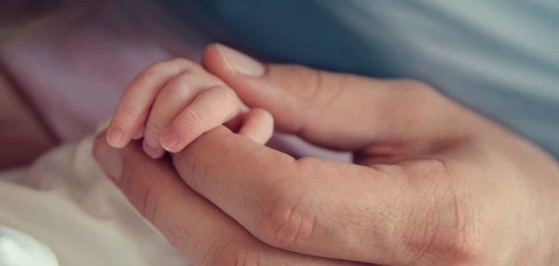 شهادة الميلاد لمولود جديد في الإمارات