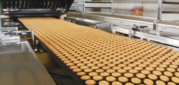 صناعة البسكويت في المصانع