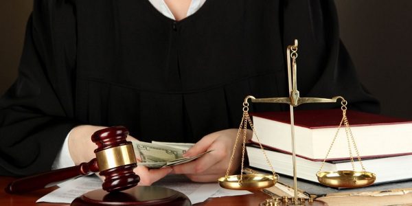 كم يبلغ راتب المحامي في السعودية