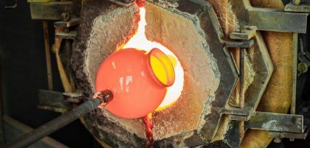 من ماذا يصنع الزجاج