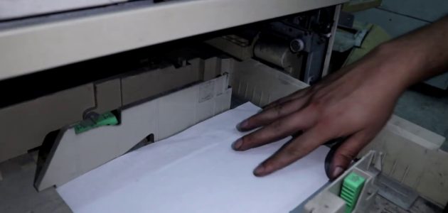 استخدام ماكينة تصوير المستندات