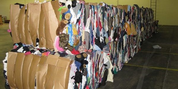 استيراد ملابس مستعملة من أمريكا