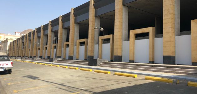 بناء محلات تجارية وتأجيرها