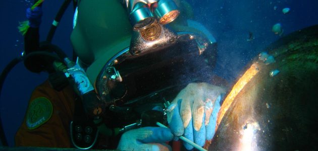 رواتب لحام تحت الماء