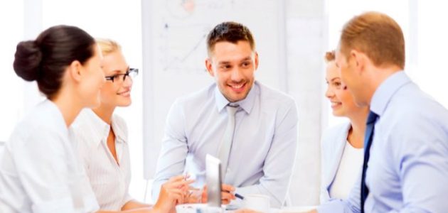 فن التعامل مع الزملاء في بيئة العمل