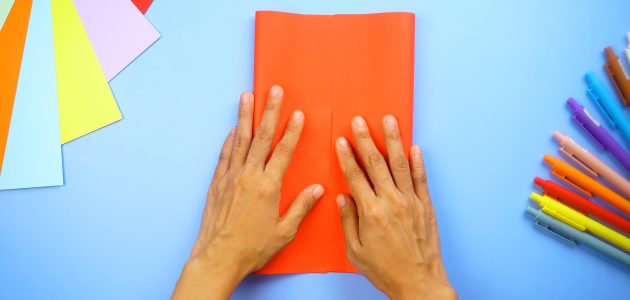 أشكال مطويات بالورق الملون