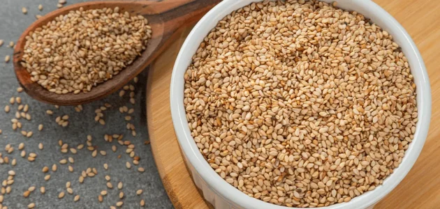 أيهما أفضل السمسم الأبيض أم الأحمر