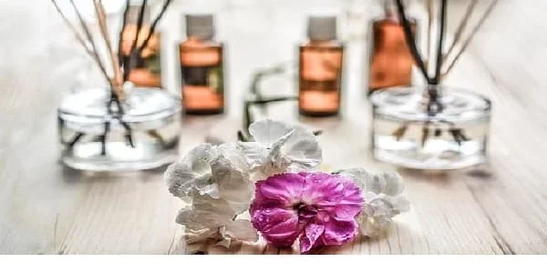 اسم محل يجذب الزبائن للعطور