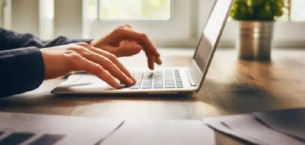 الفرق بين بلاغ الهروب والتغيب عن العمل