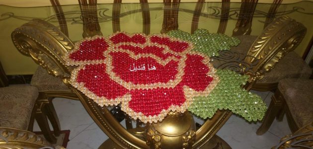 طريقة عمل مفرش خرز على شكل وردة