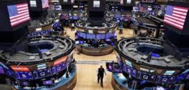 S&P وناسداك يحققان مكاسب أسبوعية رغم ضغوط الرسوم