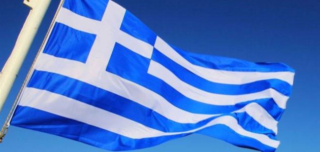 ارتفاع درجات الحرارة يدفع اليونان إلى حظر العمل في الخارج في خطوة اقتصادية غير مسبوقة