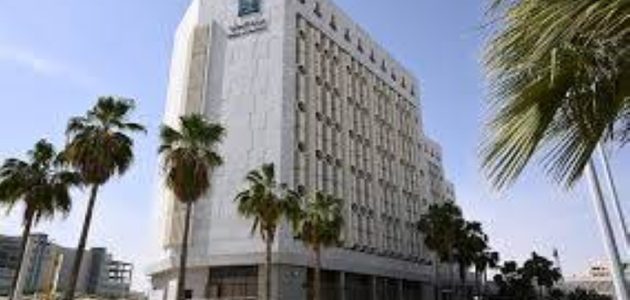 "التجارة تكشف عن تفاصيل مثيرة: التشهير بمواطن ومقيم في قضية التستر التجاري بالعطور!"