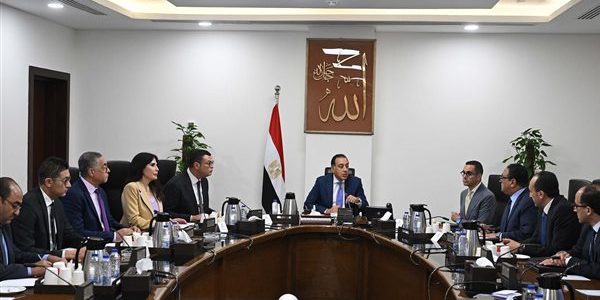 الحكومة تكشف عن النسخة النهائية لمشروع قانون المناطق المركزية للمال والأعمال