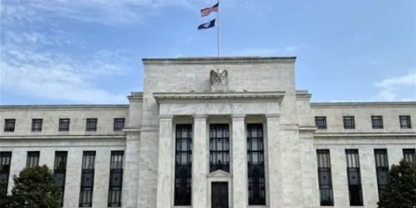 الفيدرالي الأمريكي يثبت أسعار الفائدة للمرة الخامسة في خطوة مفاجئة للأسواق المالية