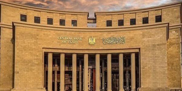 تحويلات المصريين بالخارج تسجل 32.8 مليار دولار في 11 شهراً رغم التحديات الاقتصادية