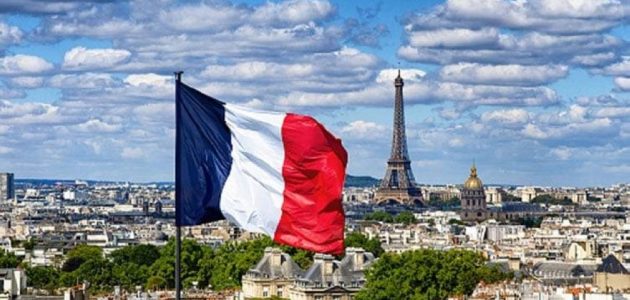 فرنسا تواجه أزمة اقتصادية: العجز التجاري يسجل رقماً قياسياً بلغ 7.8 مليار يورو!