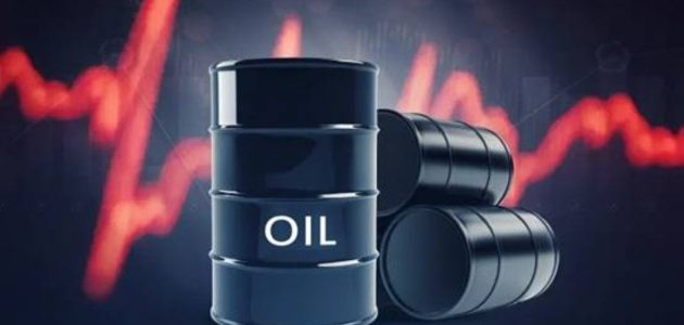 أسعار النفط تسجل أدنى مستوياتها في أسبوع وسط تقلبات السوق