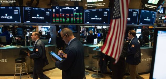 الأسهم الأمريكية تتراجع بشكل حاد وداو جونز يخسر 500 نقطة في يوم مضطرب