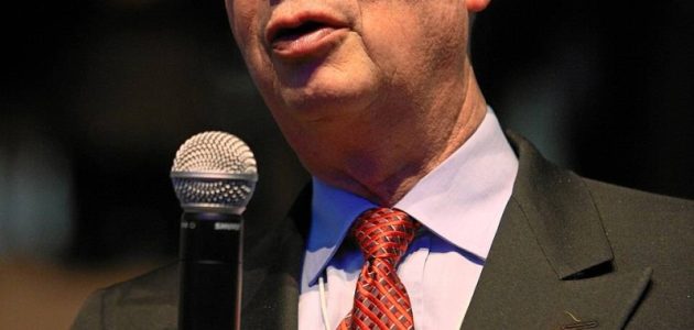 «الاقتصادي العالمي» يكشف براءة «شواب» من المخالفات ويعزز الثقة في الأسواق المالية