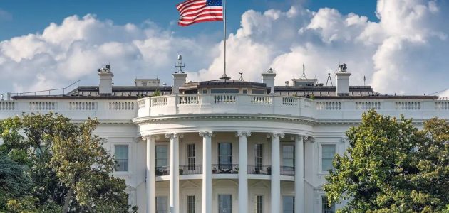 البيت الأبيض يؤكد ضرورة التوازن في العلاقات التجارية مع السعودية