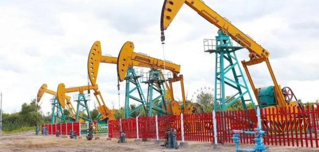 النفط يواجه أكبر خسائر أسبوعية منذ يونيو في تطورات السوق السعودي