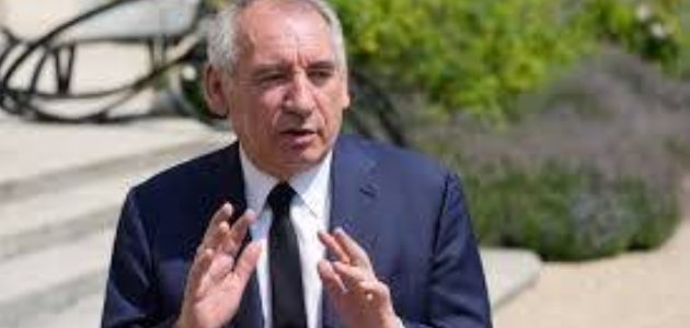 فرنسا تتخذ خطوات جريئة لتقليص عجز الموازنة عبر إلغاء عطلتين