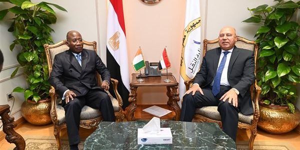 مباحثات مصرية إيفوارية تعزز التعاون في مجالات الصناعة والنقل