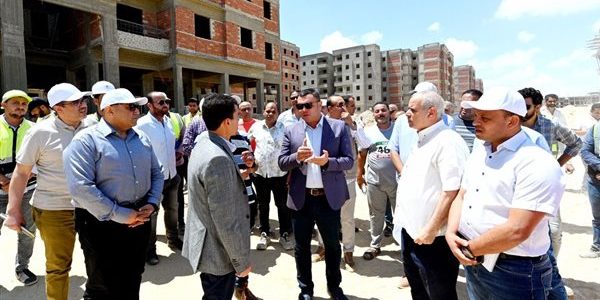 وزير الإسكان يزور وحدات سكن لكل المصريين في برج العرب الجديدة لتعزيز التنمية الاقتصادية